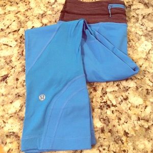 NWOT lululemon blue crops, 6 rulu, 22" inseam